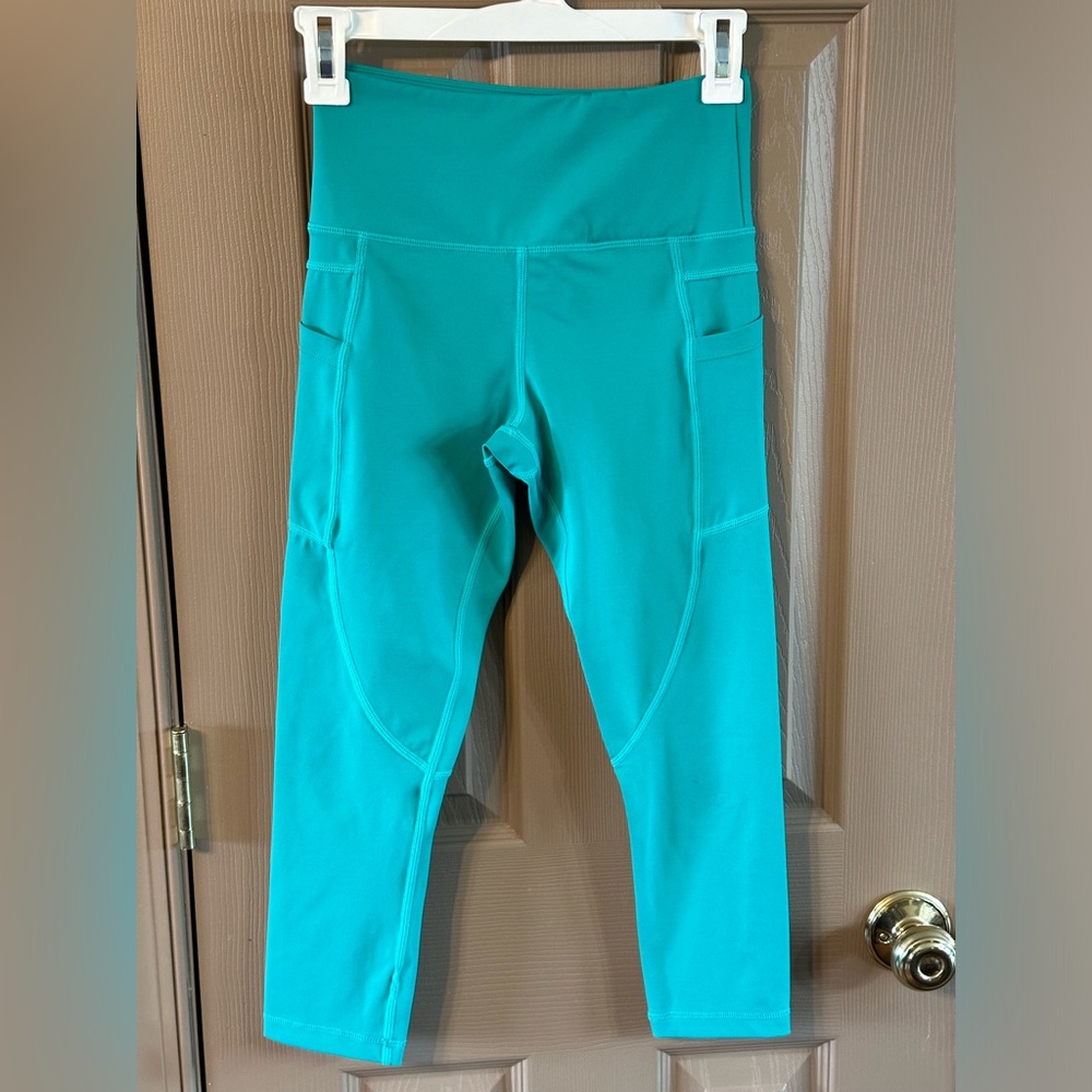 ZYIA LnT Hi-Rise Turquoise Green 20” Capri Leggings with Pockets